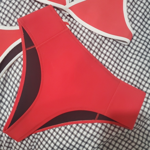 Hoaka Bikini - Picture 5 of 5